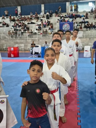 Jovens atletas em campeonato